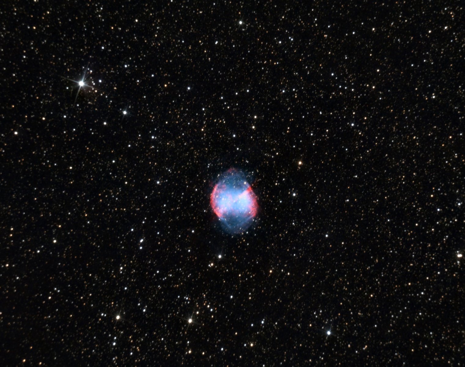 Fotografia astronomica della nebulosa Dumbbell (M27), nebulosa planetaria con struttura a clessidra di gas ionizzato - Ita Astrophotography